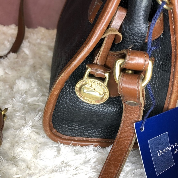 DOONEY & BOURKE BUCKLE ZIP TOP - Picture 6 of 16